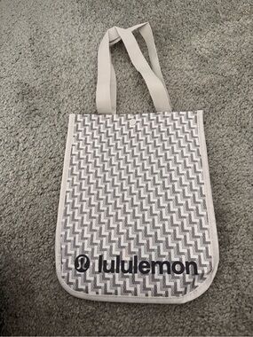 lululemon athletica Gray & White Patterned Tote Bag